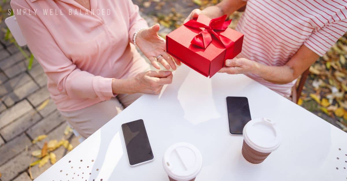 11 Sentimental Mother’s Day Gifts That Will Make Her Cry (Happy Tears)